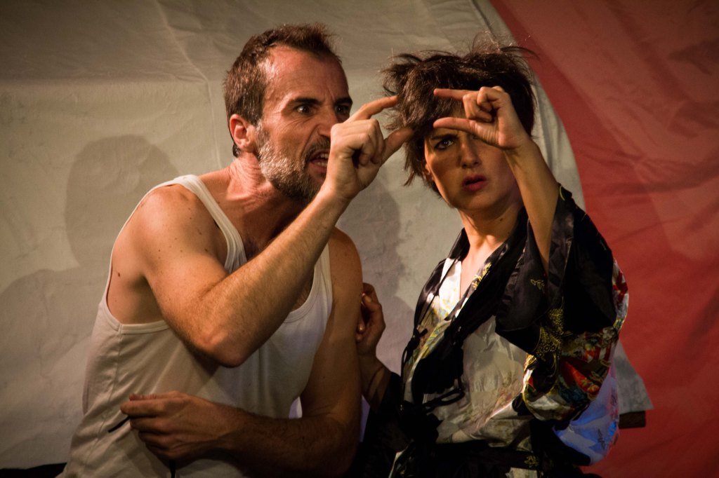 «Pretendida inocencia e higiénica mala uva». ABC.&nbsp;Crítica.